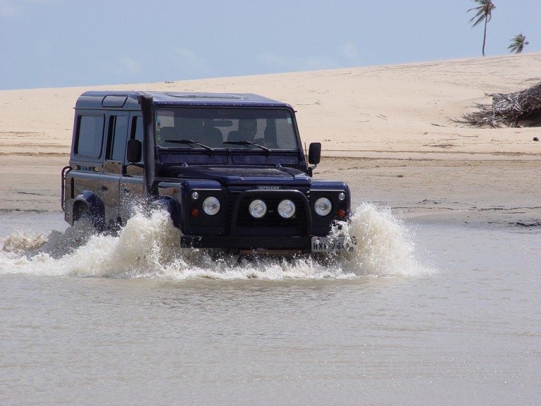 4X4 traversant bras de mer Nordeste Bresil