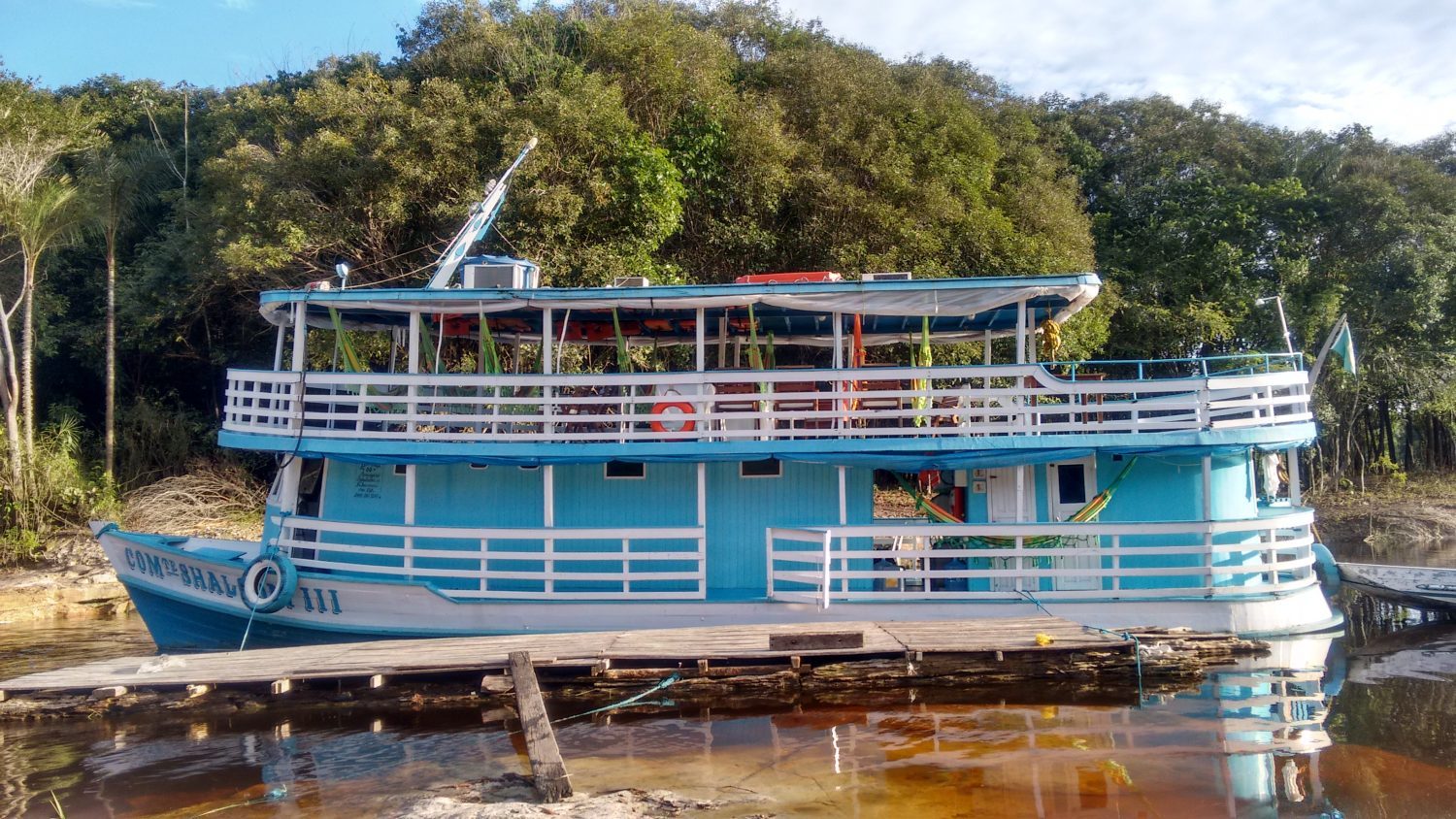 le bateau comte shalom 3 au mouillage