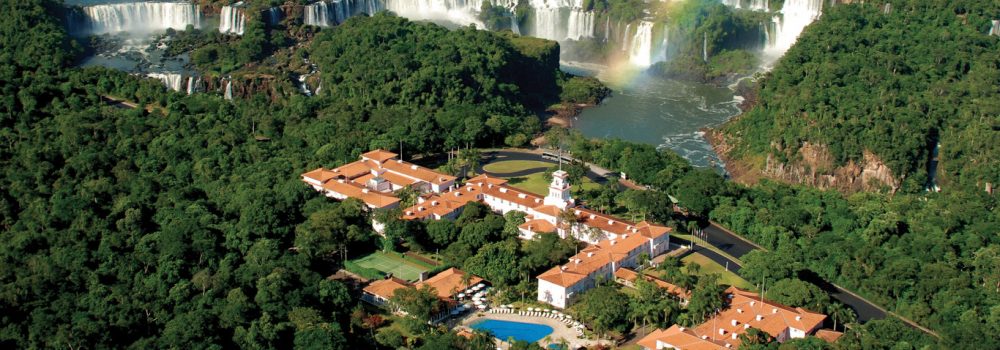vue du ciel de l'hôtel das Cataractas et des Chutes d'Iguaçu
