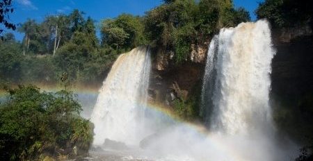 Iguaçu Chutes argentines sous arc en ciel
