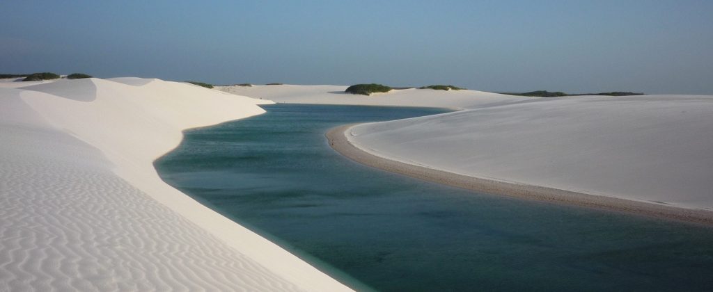 Lagune d'eau douce serpentant dans les Lençois Maranhao