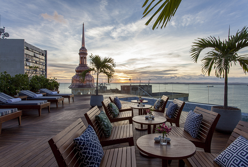 vue coucher de soleil depuis le toit terasse du Fera Palace a Salvador