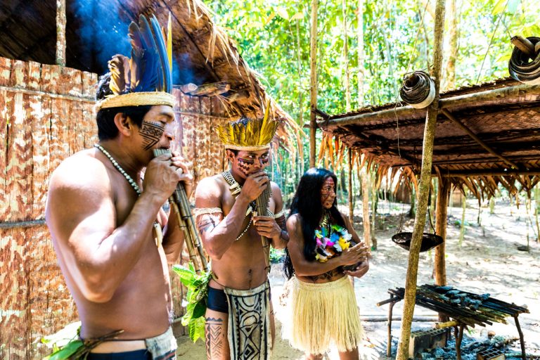 Amazonie indiens musiciens