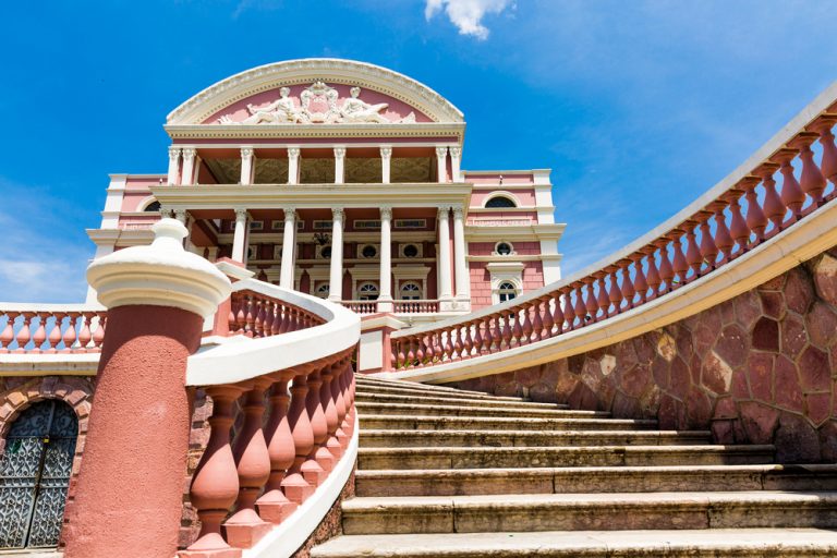 Manaus le theatre Amazonas vu depuis l'escalier