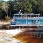 bateau au mouillage en Amazonie