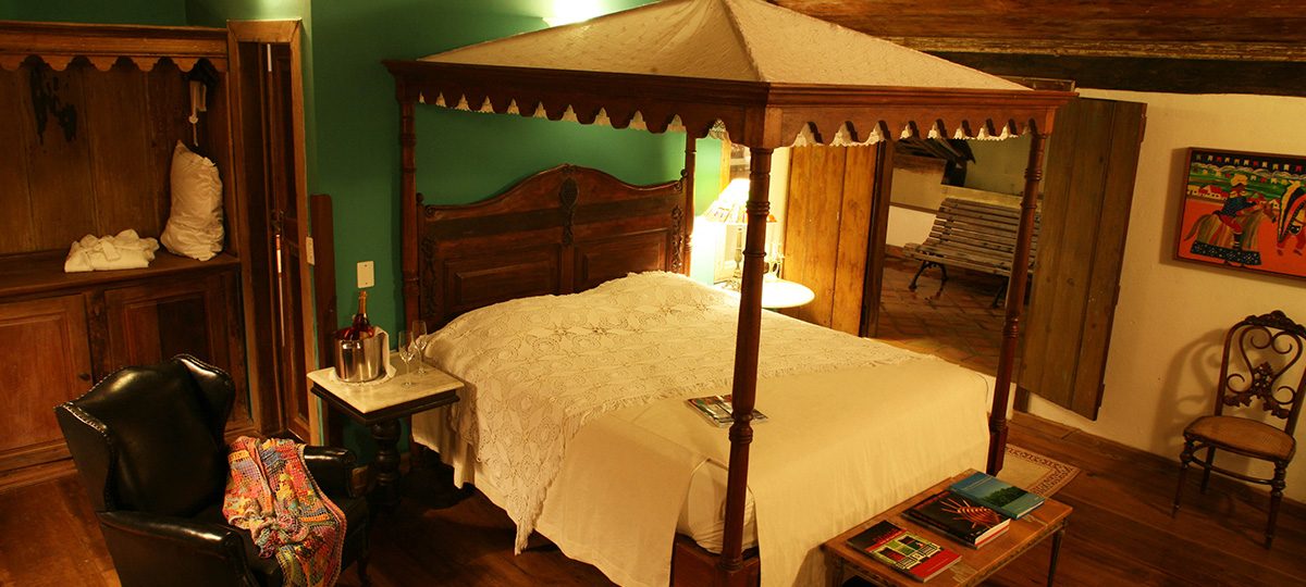 chambre lit baldaquin pousada do Amparo