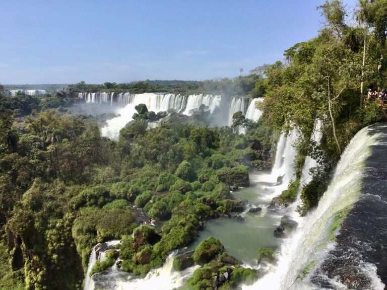 les-chutes-argentines-sous-le-soleil