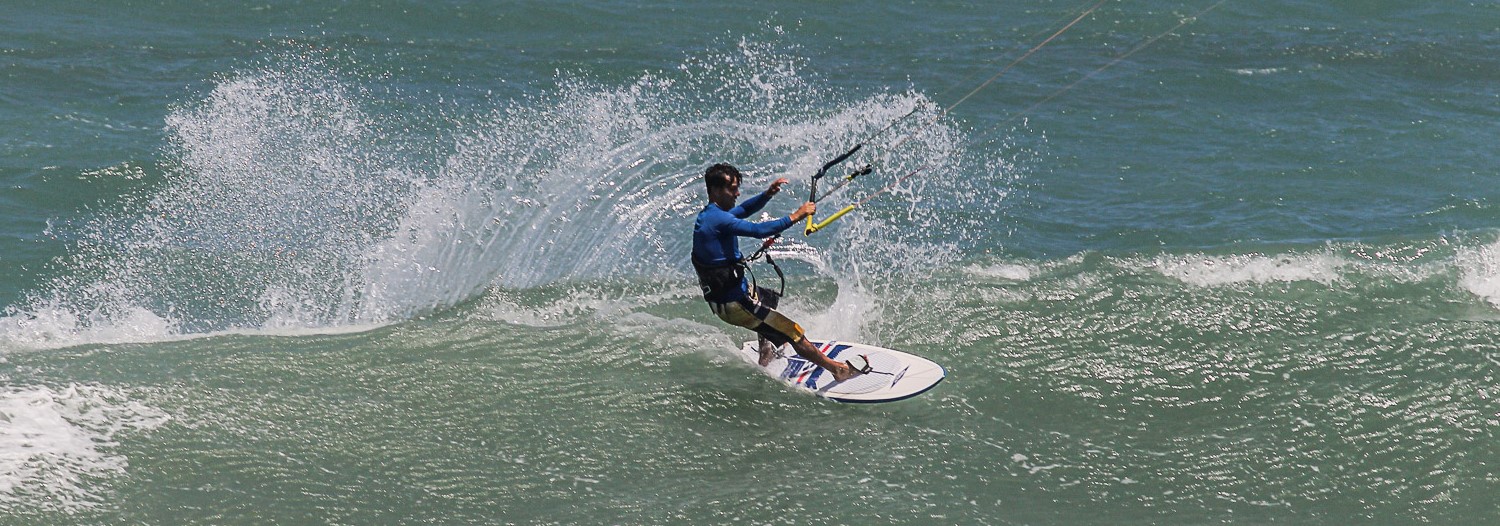 panoramique kitesurf vague brésil