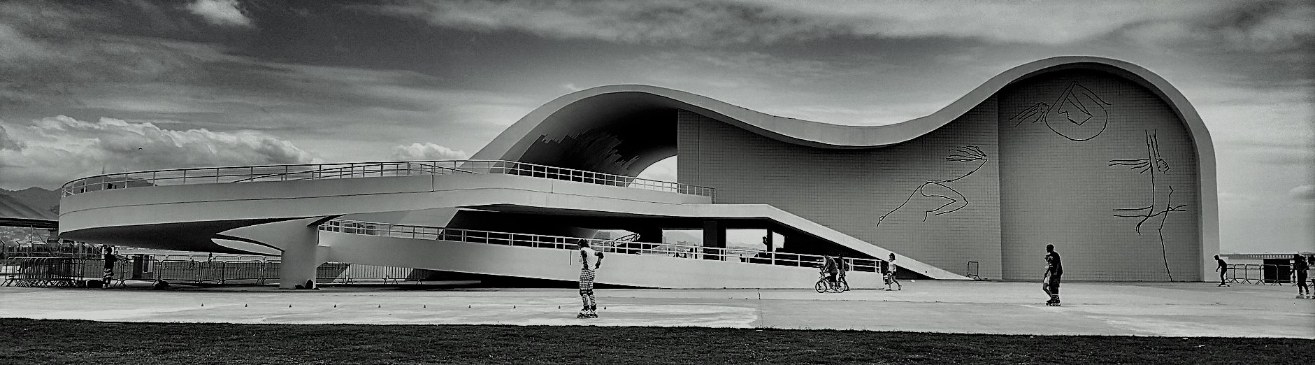 le théatre de Niteroi construit par Niemeyer