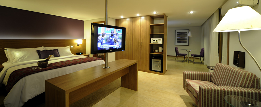 Vue générale de la chambre catégorie business class à l'hôtel Radisson de Belem