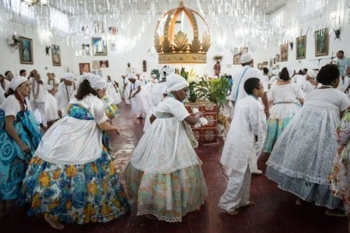 grande ronde de pratiquant durant un rituel de Candomblé.