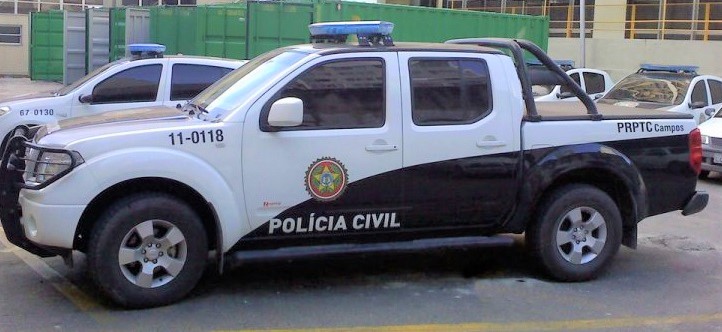 Vue latérale d'uen voiture de police civil au Brésil.