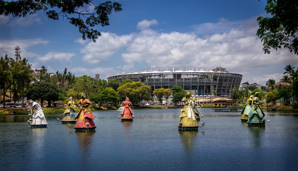 Vue des statues des Orixas au Dique de Tororo à Salvador de Bahia.