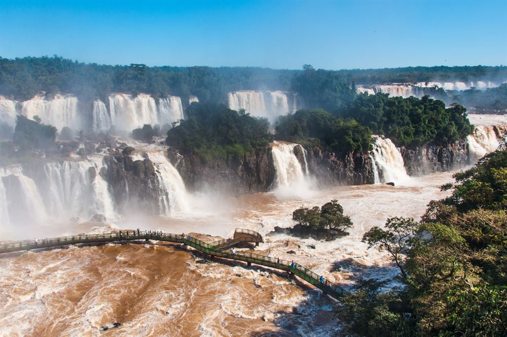 Vue aérienne des chutes coté argentin à Iguaçu.