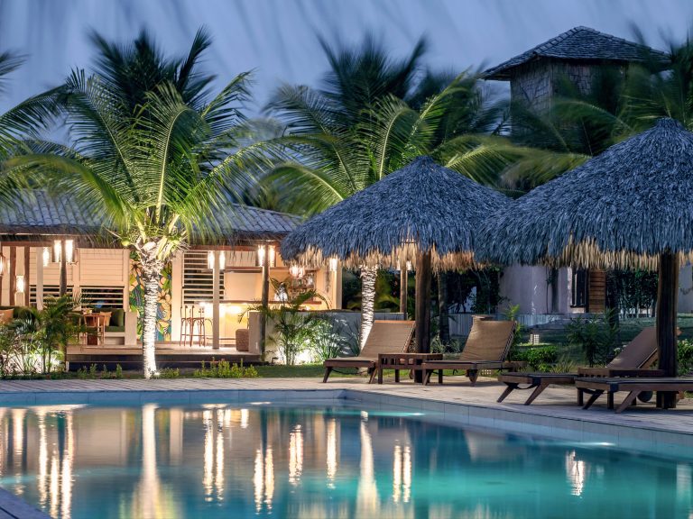 piscine à la tombée de la nuit au Vila Selvagem