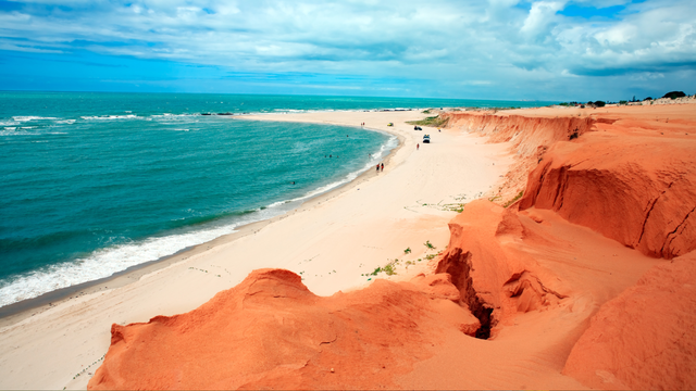 Falaises rouges typiques de Canoa Quebrada au Brésil
